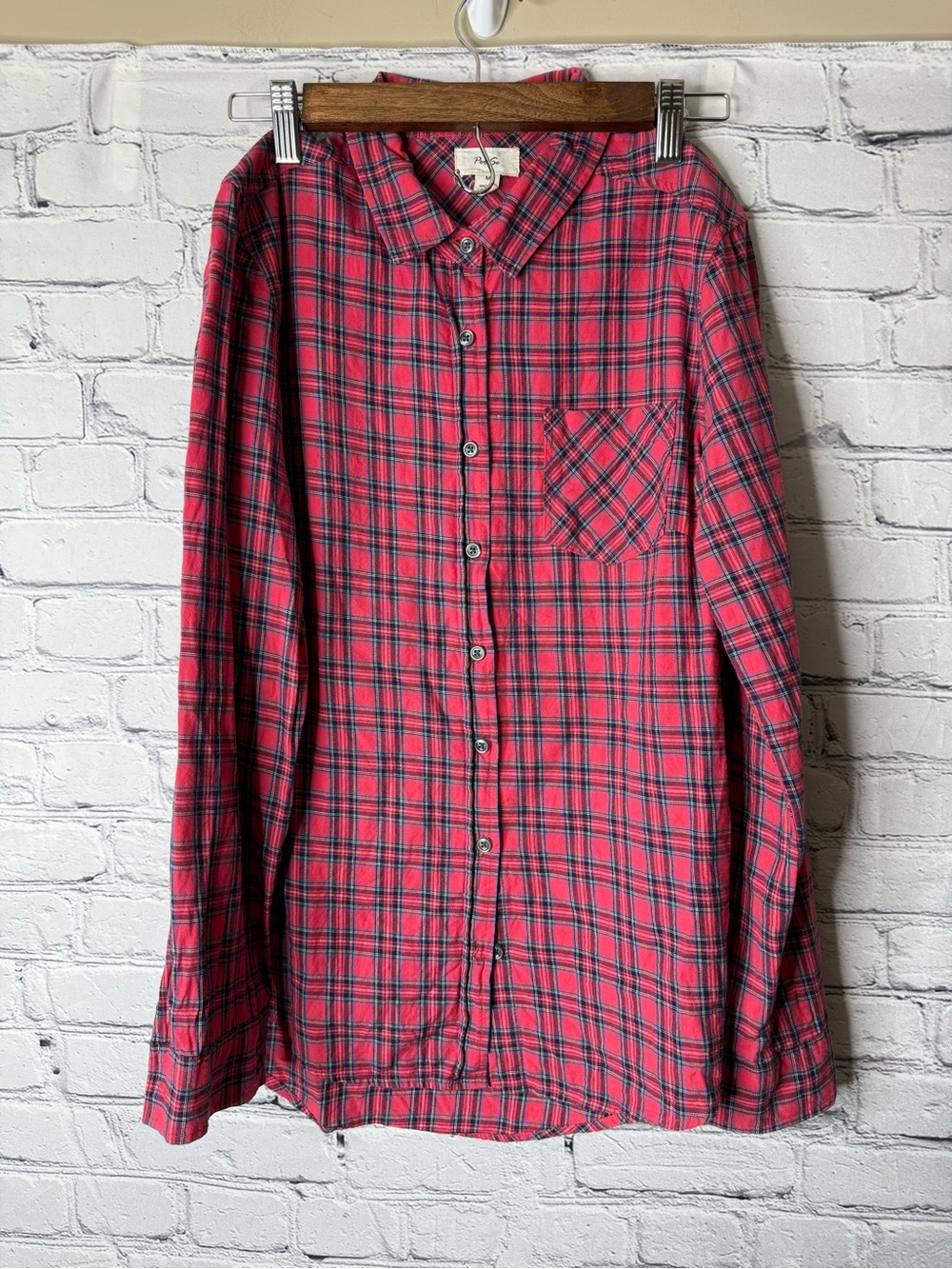 Per Se women’s red and blue plaid button down size medium